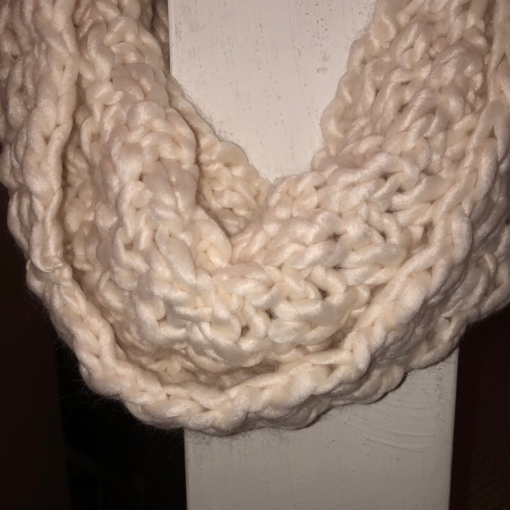 NWT Womens Textured Basket-Weave Infinity Scarf